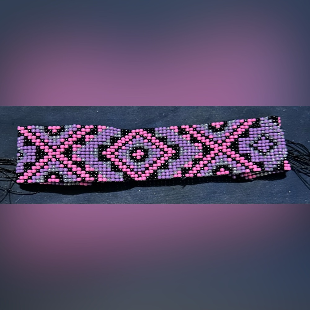 Native American bracelet with pink and black seed beads